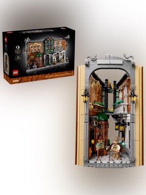 LEGO Icons Sherlock Holmes Baker Street Book Nook (10351) – 1,359 Pieces